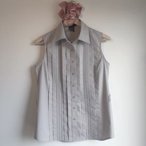 Allison Morgan sleeveless beige buttoned blouse